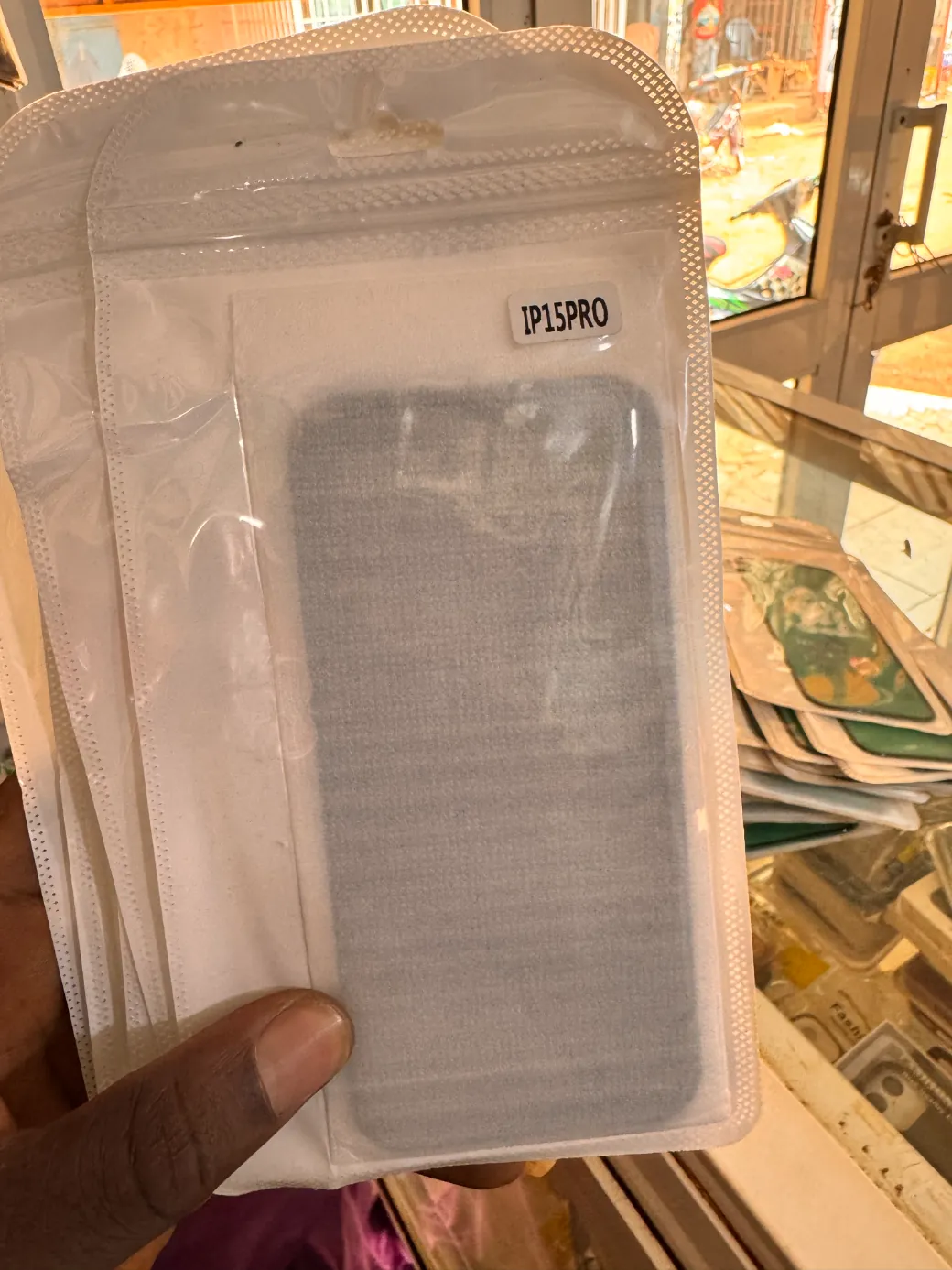 Verre trempé fumé iPhone 15 Pro preview 1