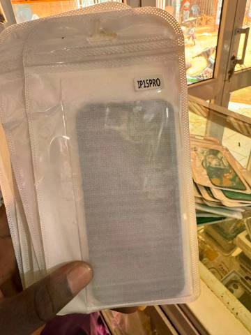 Verre trempé fumé iPhone 15 Pro