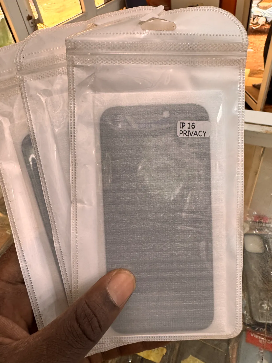Verre trempé fumé iPhone 16 preview 1