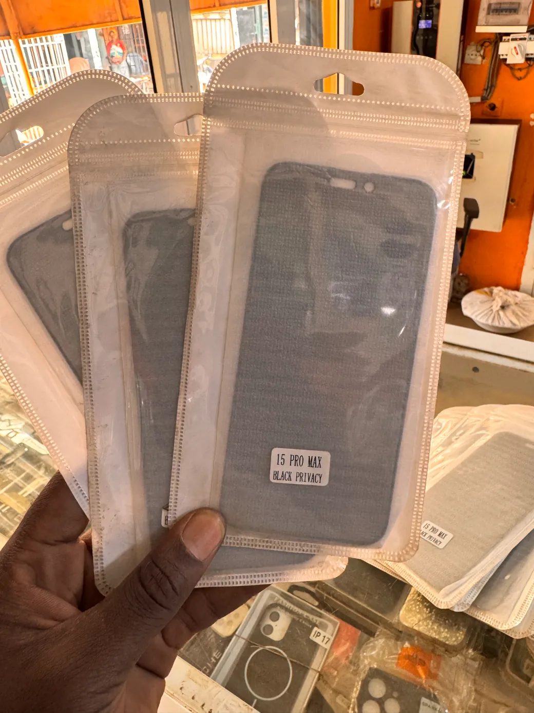Verre trempé fumé iPhone 15 Pro Max preview 1